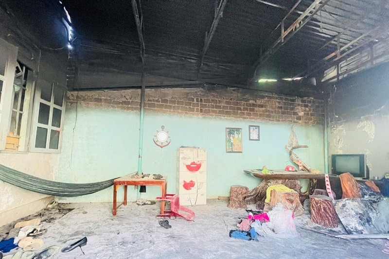 Hàng xóm kể phút cứu nạn nghẹt thở trong vụ cháy nhà khiến hai cháu nhỏ tử vong