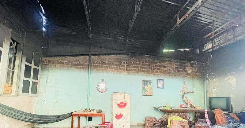 Hàng xóm kể phút cứu nạn nghẹt thở trong vụ cháy nhà khiến hai cháu nhỏ tử vong