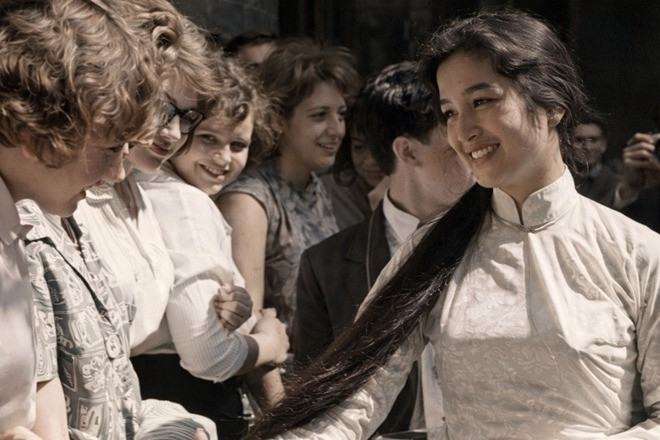 NSND Trà Giang đẹp mê đắm thủa thanh xuân, MC Lại Văn Sâm trở lại trên VTV3