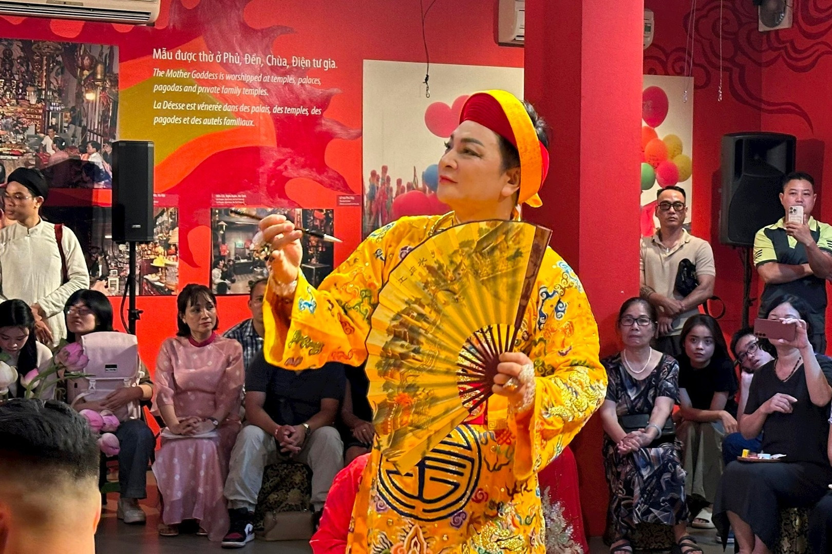 Thay đổi những “lệch chuẩn” trong thực hành tín ngưỡng thờ Mẫu