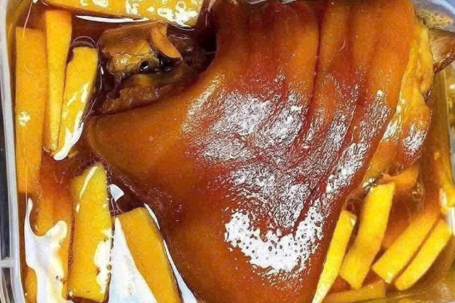 Thịt chân giò bổ dưỡng nhưng 4 nhóm người nên tránh