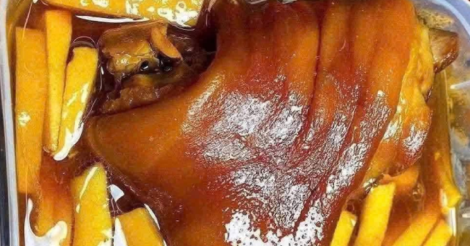 Thịt chân giò bổ dưỡng nhưng 4 nhóm người nên tránh