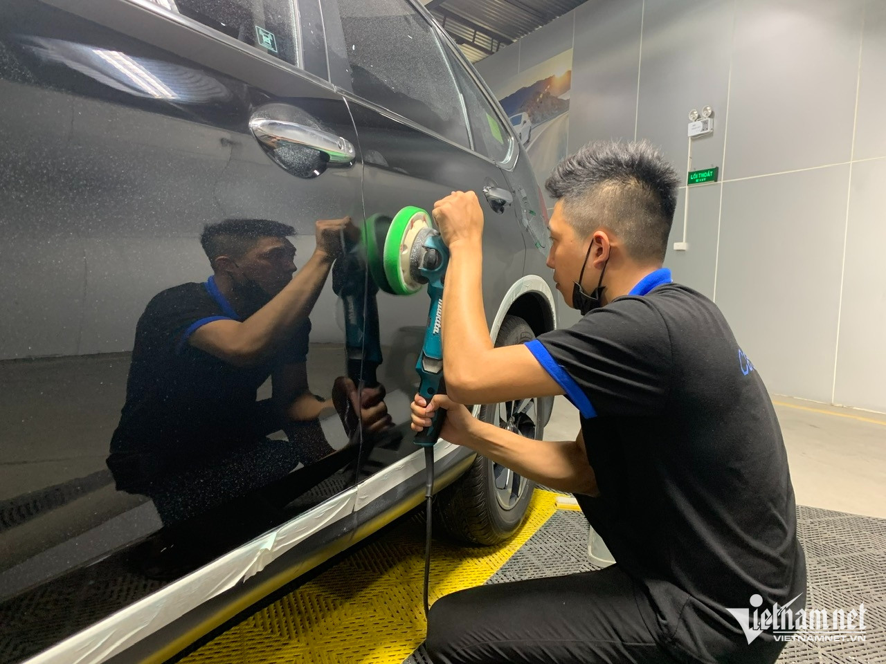 W-danh bong xe mau den.jpg