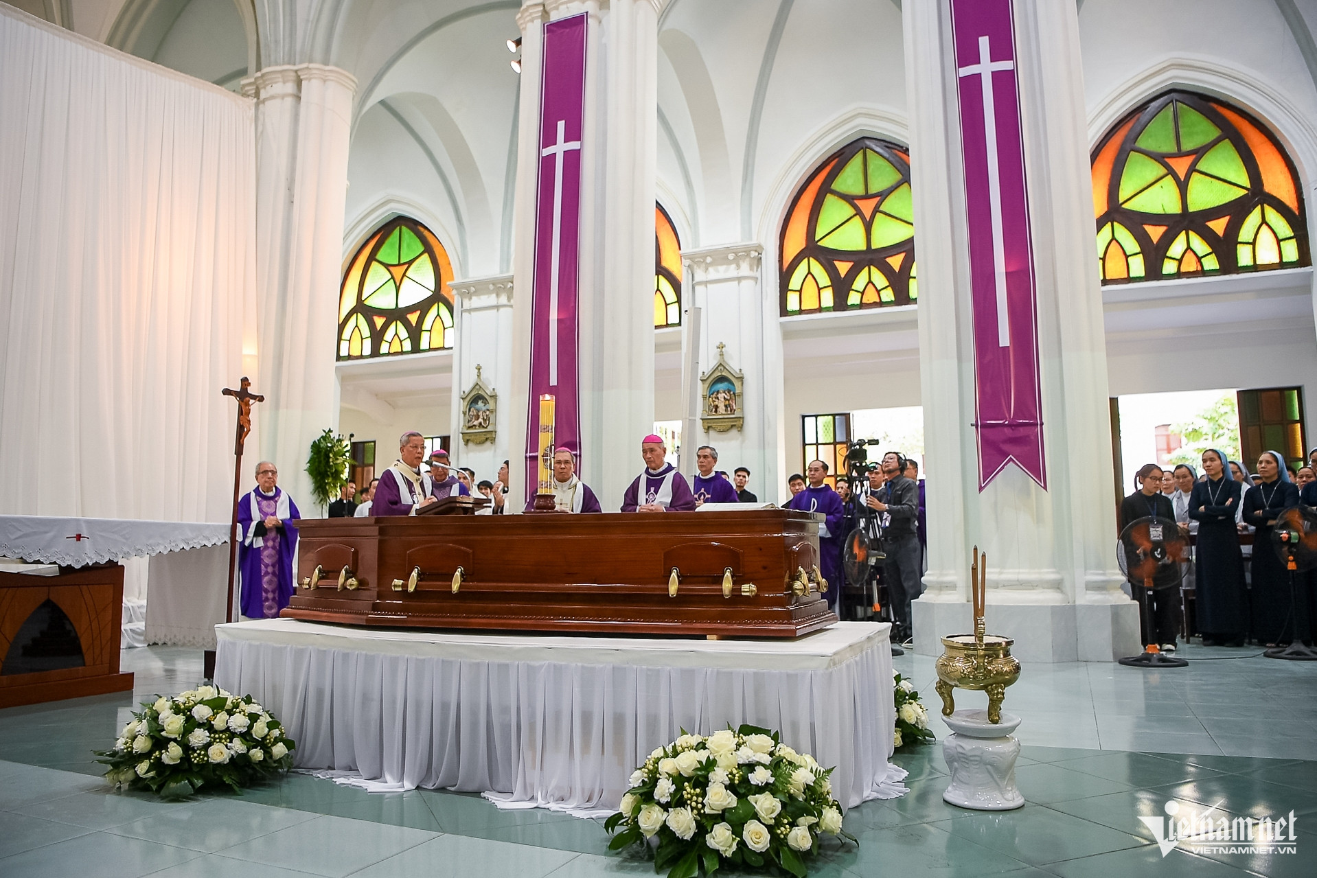 W-Lễ tang đức hồng y Trần Minh Mẫn làm lễ Tuấn Hùng 80.jpg