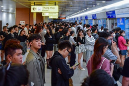 Xăng tăng giá, người dân TPHCM ưu tiên metro, xe buýt