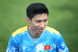 'Vua thẻ' người Hàn Quốc bắt trận tuyển Việt Nam vs Malaysia Xuân Son báo tin cực vui, Văn Hậu tươi rói hội quân tuyển Việt Nam