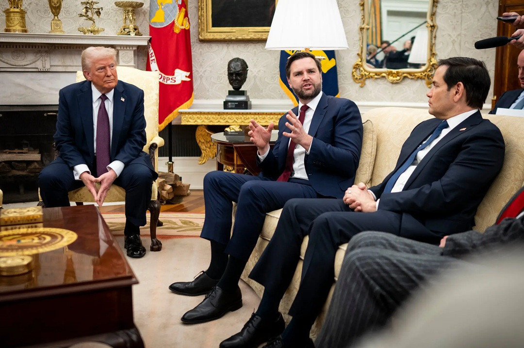 17trump shoe big qvpg superJumbo.jpg