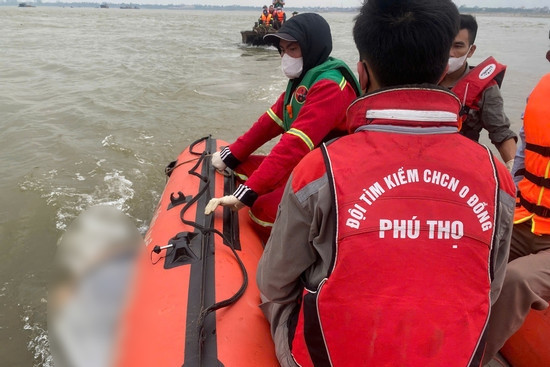 Bản tin cuối ngày 25/3: Tìm thấy thi thể nạn nhân thứ hai vụ chìm tàu ở Phú Thọ