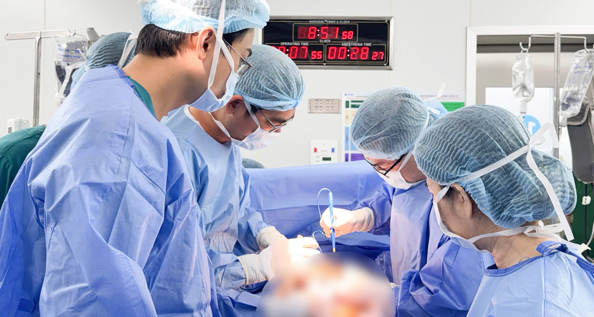 Bác sĩ "bất ngờ" trước khối u xơ nặng kỷ lục của người phụ nữ 25 tuổi