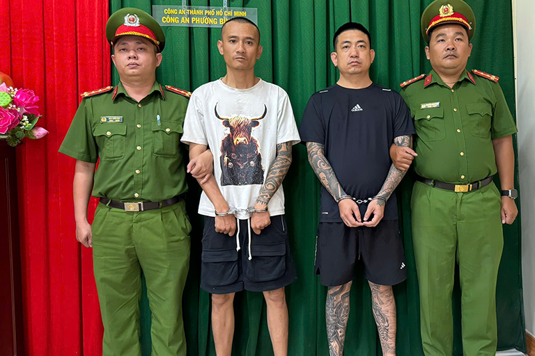 Bắt tạm giam 2 đối tượng hăm dọa, đánh người trên đường tại TPHCM