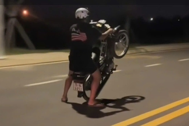 CSGT Tây Ninh xử lý nhóm thiếu niên 'bốc đầu' xe máy, quay clip đăng mạng xã hội