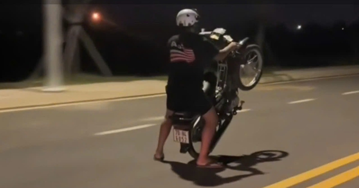 CSGT Tây Ninh xử lý nhóm thiếu niên 'bốc đầu' xe máy, quay clip đăng mạng xã hội