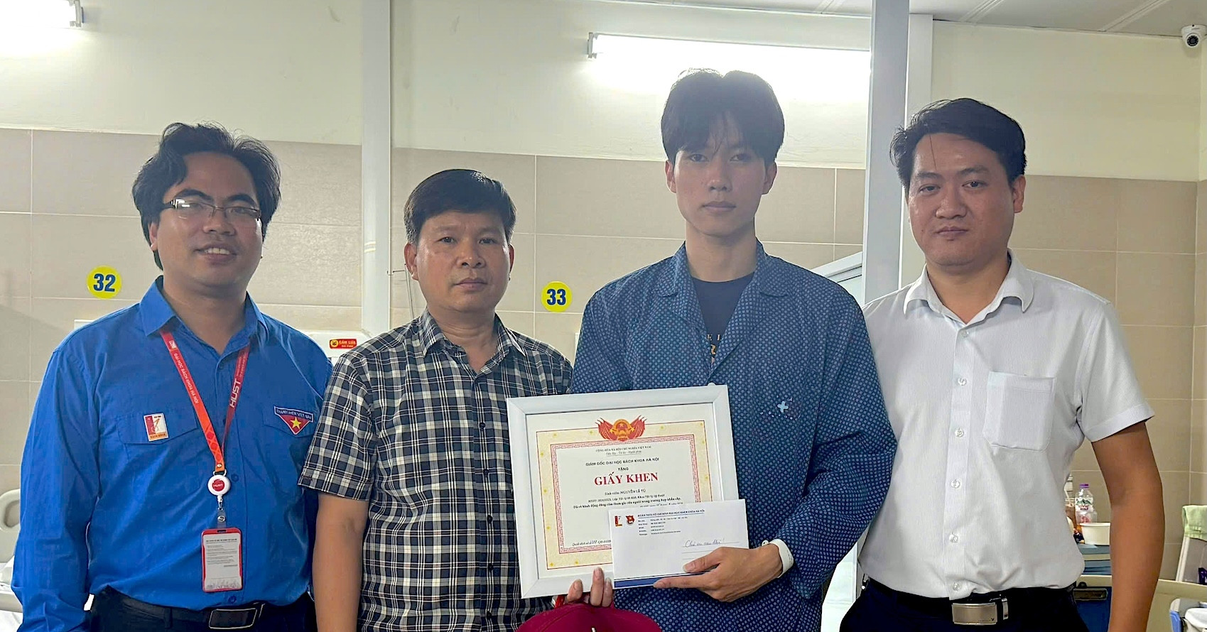 Đại học Bách khoa Hà Nội tặng giấy khen cho nam sinh lao vào đám cháy cứu người