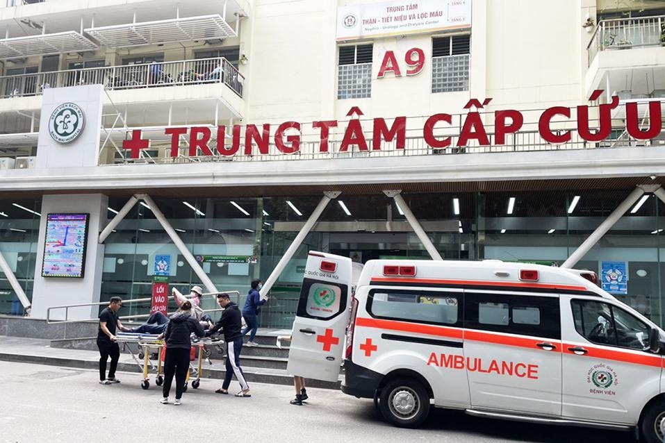 Đi bộ vào viện khám, người đàn ông 44 tuổi ở Hà Nội ngừng tim khi chờ kết quả