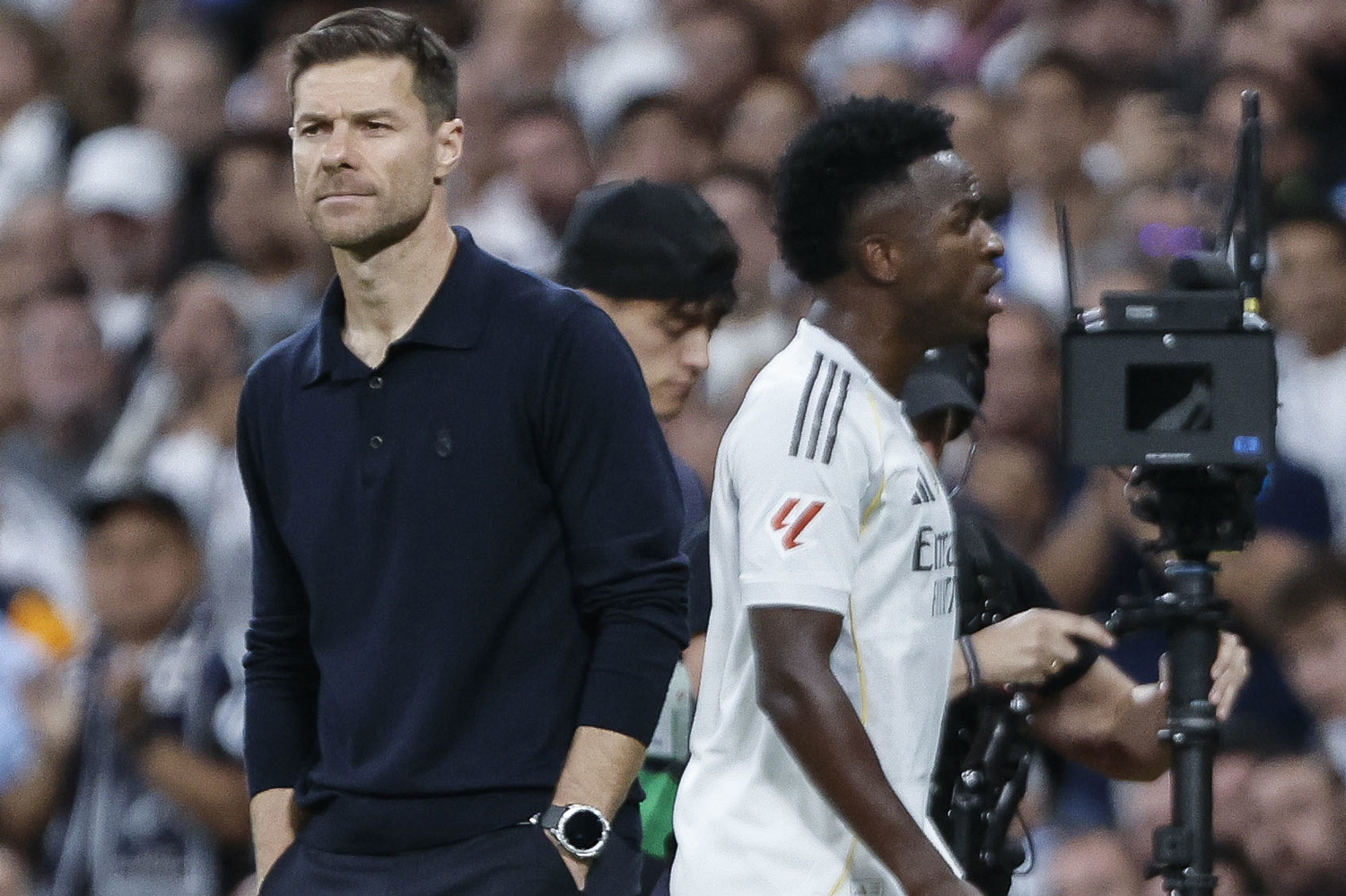 EFE - Xabi Alonso Vinicius Real Madrid Barca.jpg
