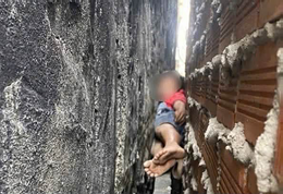 giai cuu chau be mac ket TpHCM 2.png