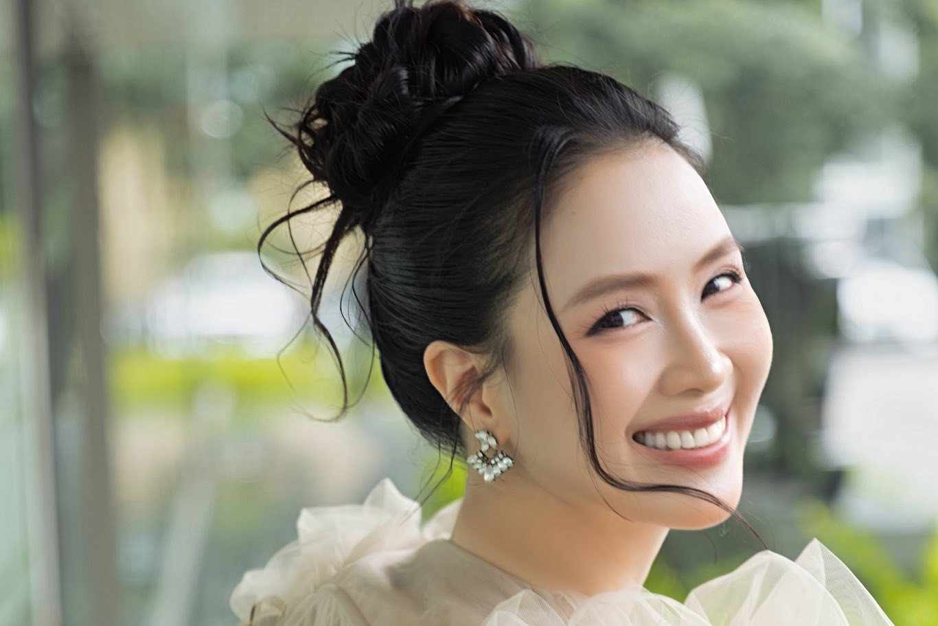 Hồng Diễm xinh đẹp ngút ngàn ở tuổi 43, hoa hậu Ý Nhi diện sexy bikini sexy