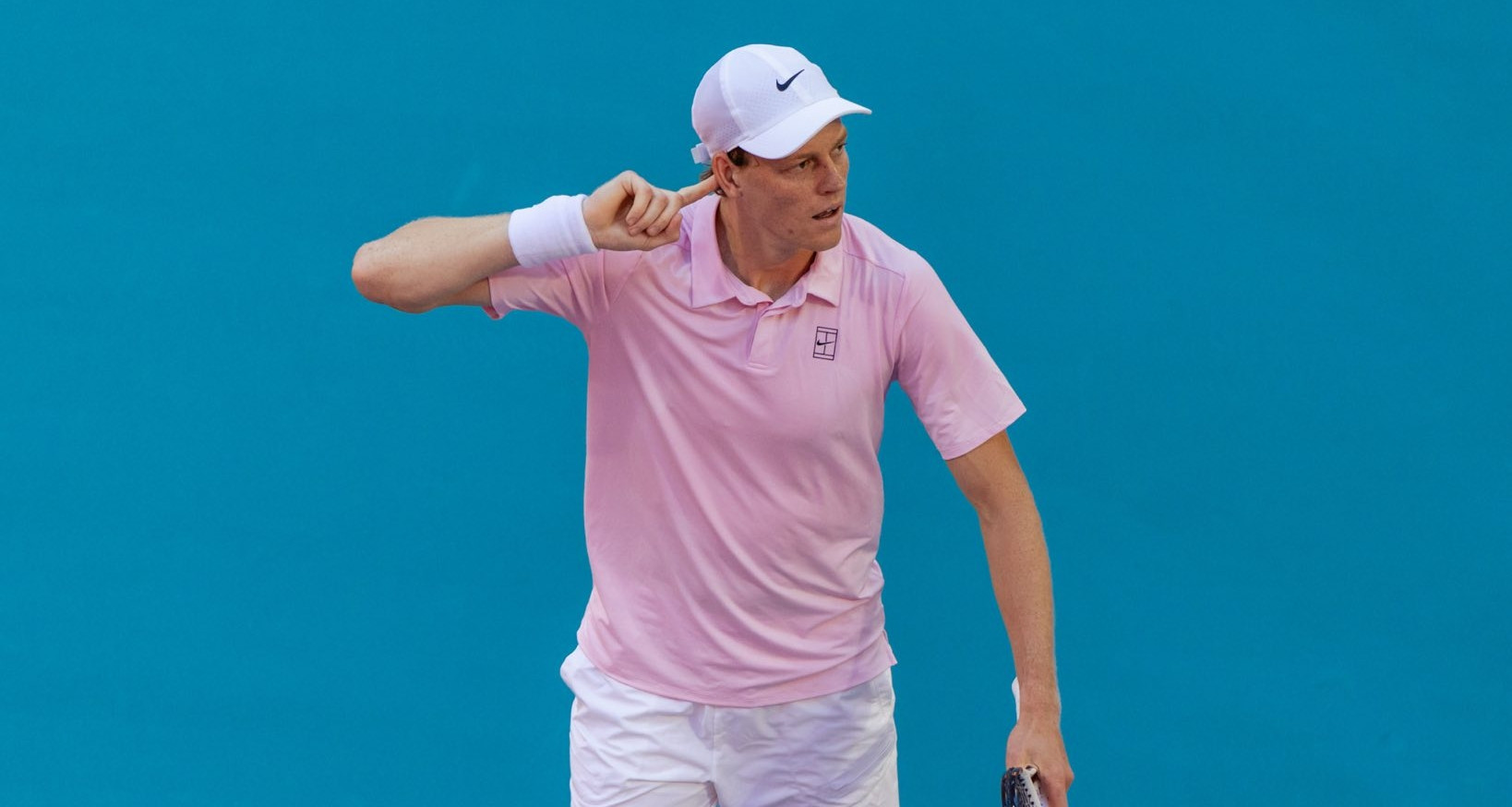 Jannik Sinner vào bán kết Miami Open sau trận đấu căng thẳng