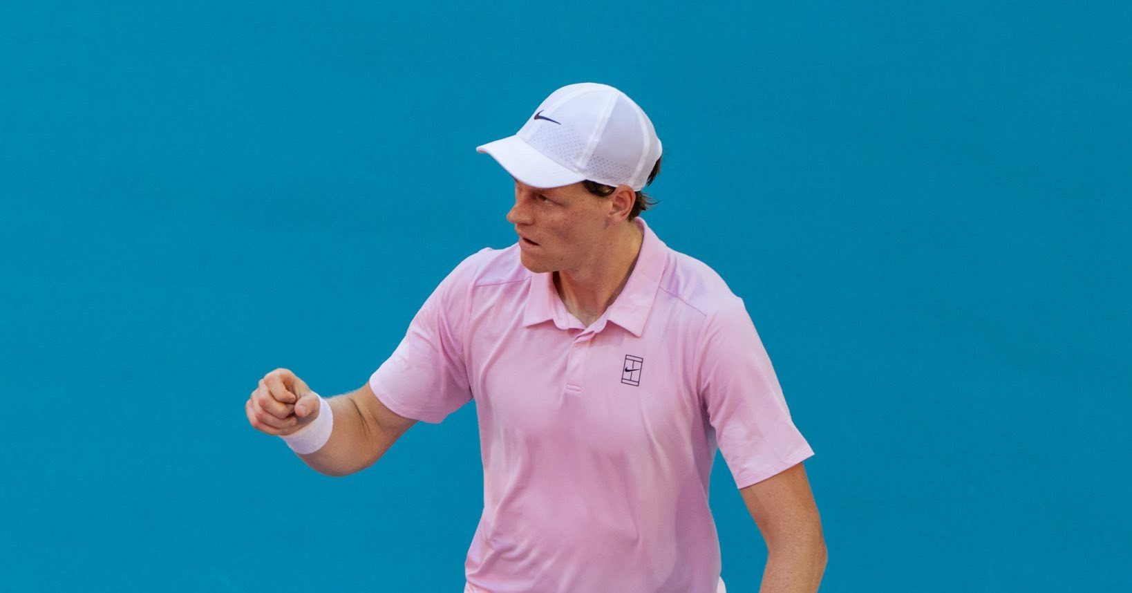 Jannik Sinner kéo dài kỷ lục, vào bán kết Miami Open