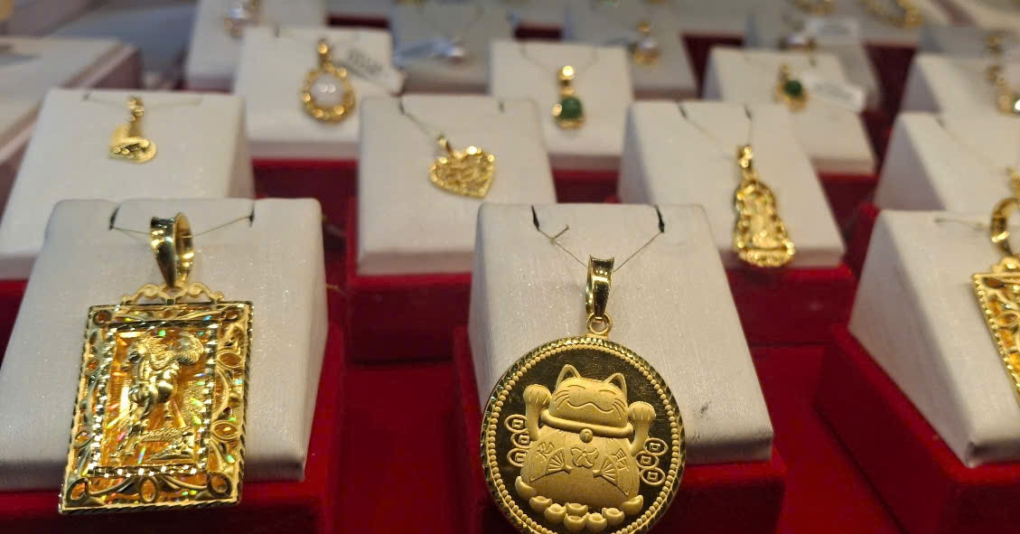 Giá vàng bật tăng 13 triệu đồng/lượng, loạt dự báo mới ra sao?