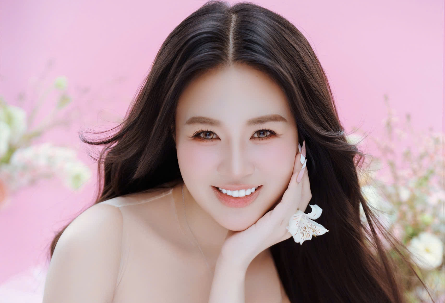 Nhan sắc trong veo của á hậu Hà Trang