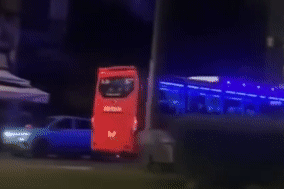 Phạt tài xế lái xe khách chạy ngược chiều ở cửa ngõ sân bay Tân Sơn Nhất