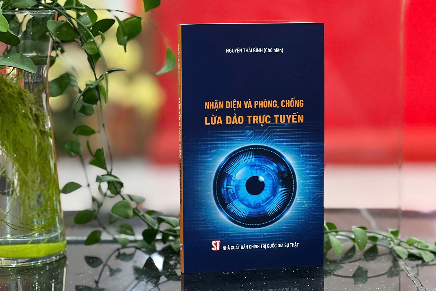 Sách giúp độc giả nhận diện và phòng, chống lừa đảo trực tuyến