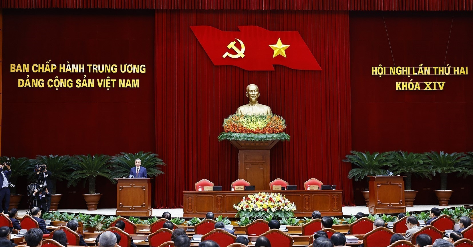 Ban Chấp hành Trung ương Đảng khóa 14 thông qua loạt văn kiện quan trọng tại hội nghị lần thứ hai