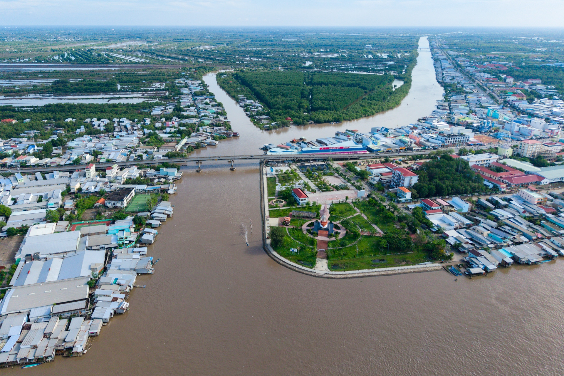 Tự ý đem bán hơn 1ha đất ở Cà Mau cha mẹ cho chị gái, em trai nhận cái kết đắng