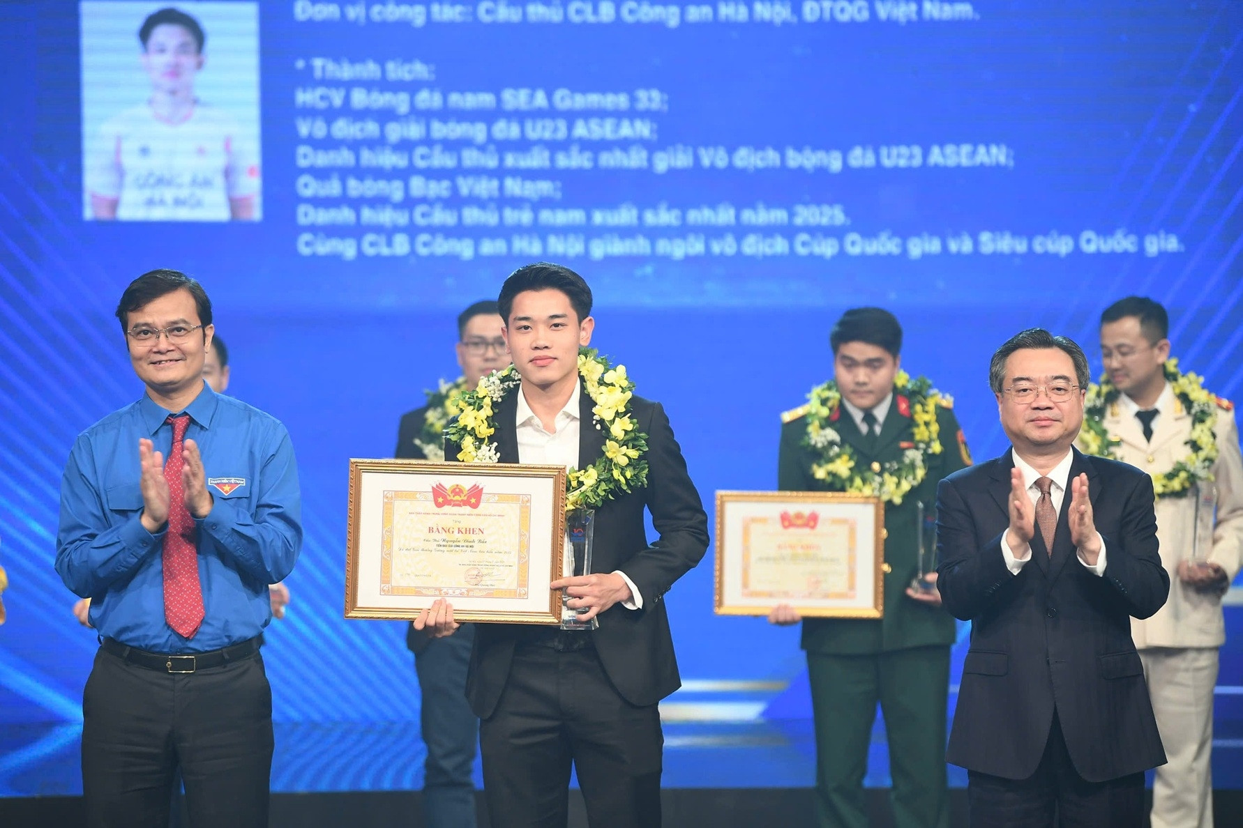 Vinh danh 10 Gương mặt trẻ Việt Nam tiêu biểu năm 2025