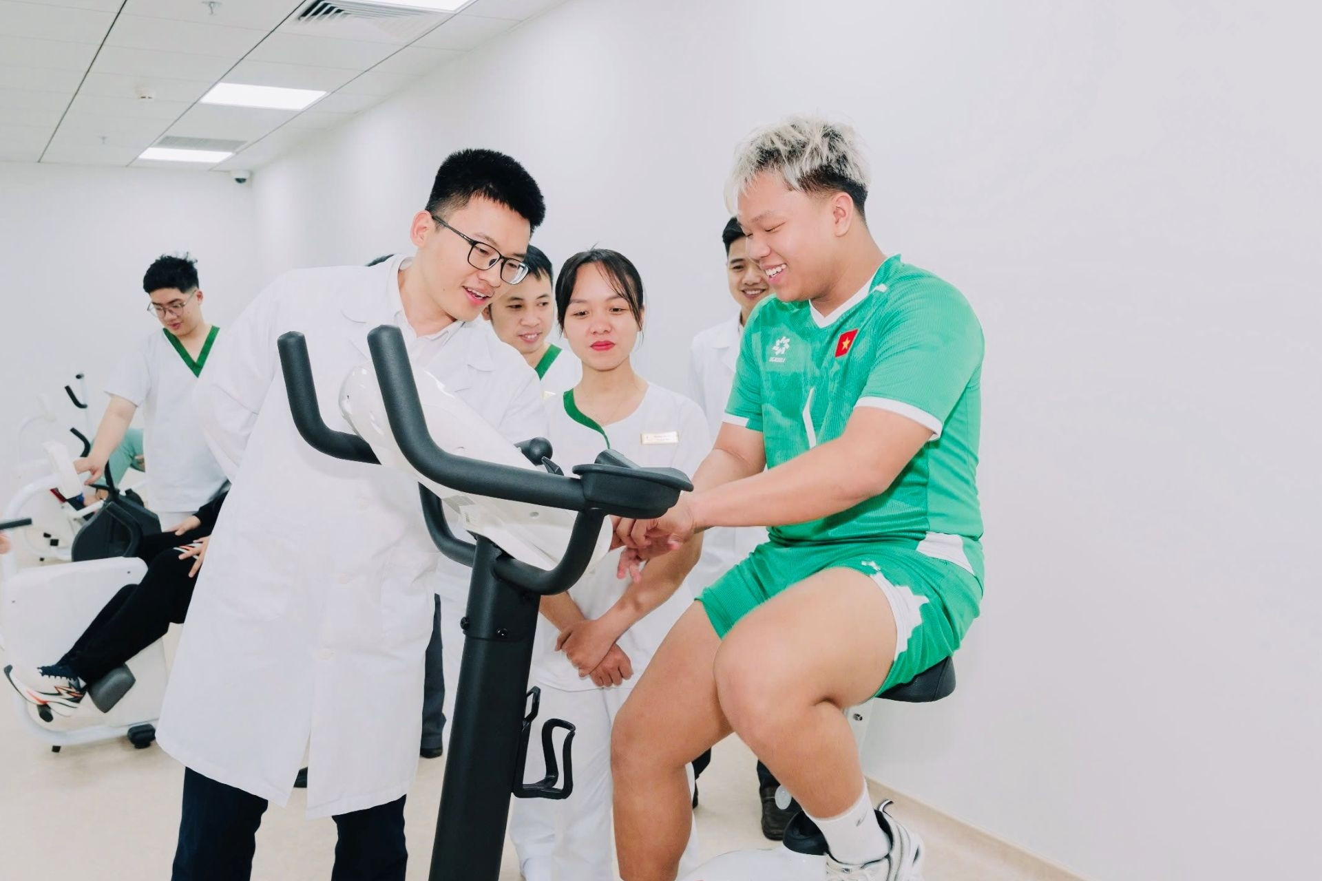 Vinmec cung cấp dịch vụ cứu thương chất lượng cao cho đội tuyển bóng đá quốc gia