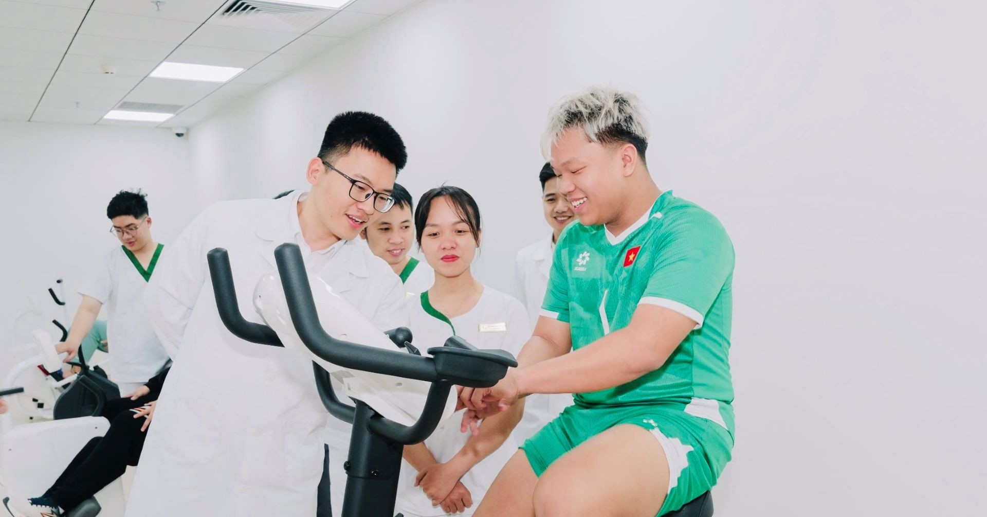 Vinmec cung cấp dịch vụ cứu thương chất lượng cao cho đội tuyển bóng đá quốc gia