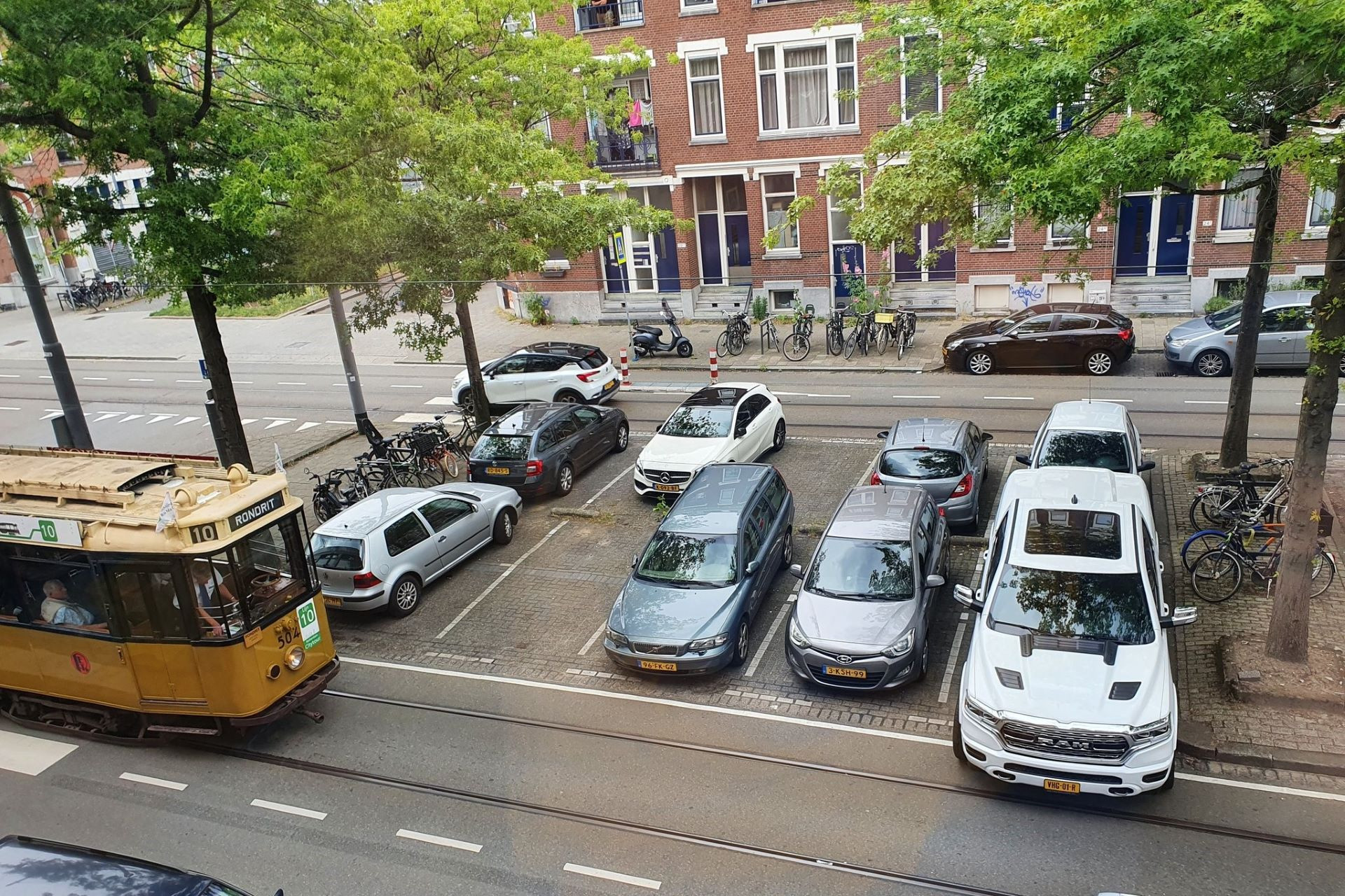 xe ban tai tai chau Au.jpg