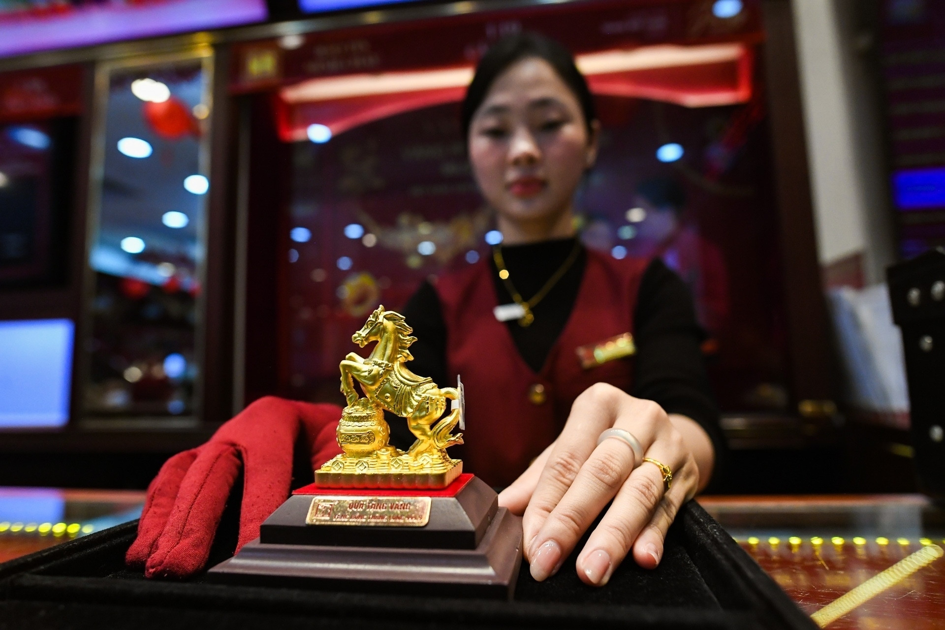 Giá vàng hôm nay 27/3/2026 rơi thẳng đứng, SJC và nhẫn tiếp đà giảm mạnh