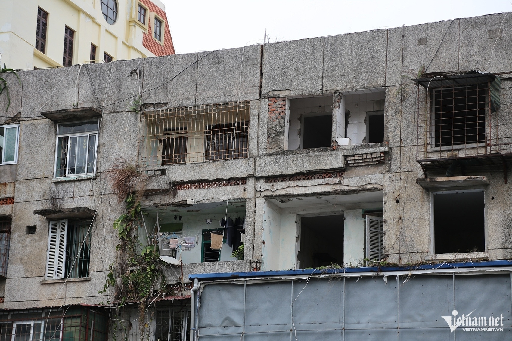 Cảnh sống khó tưởng tượng trong chung cư 40 năm tuổi cũ nát ở Quảng Ninh