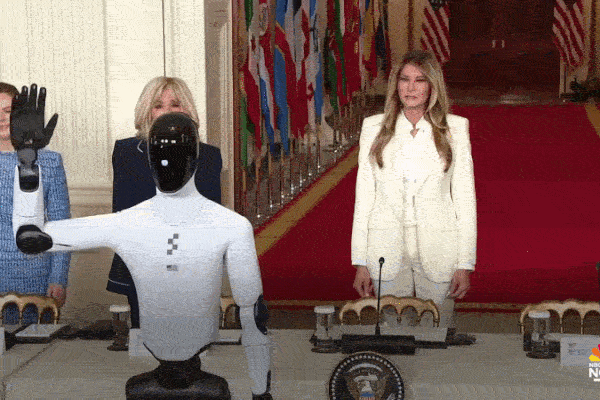 Đệ nhất phu nhân Mỹ bất ngờ đưa robot hình người đến Nhà Trắng