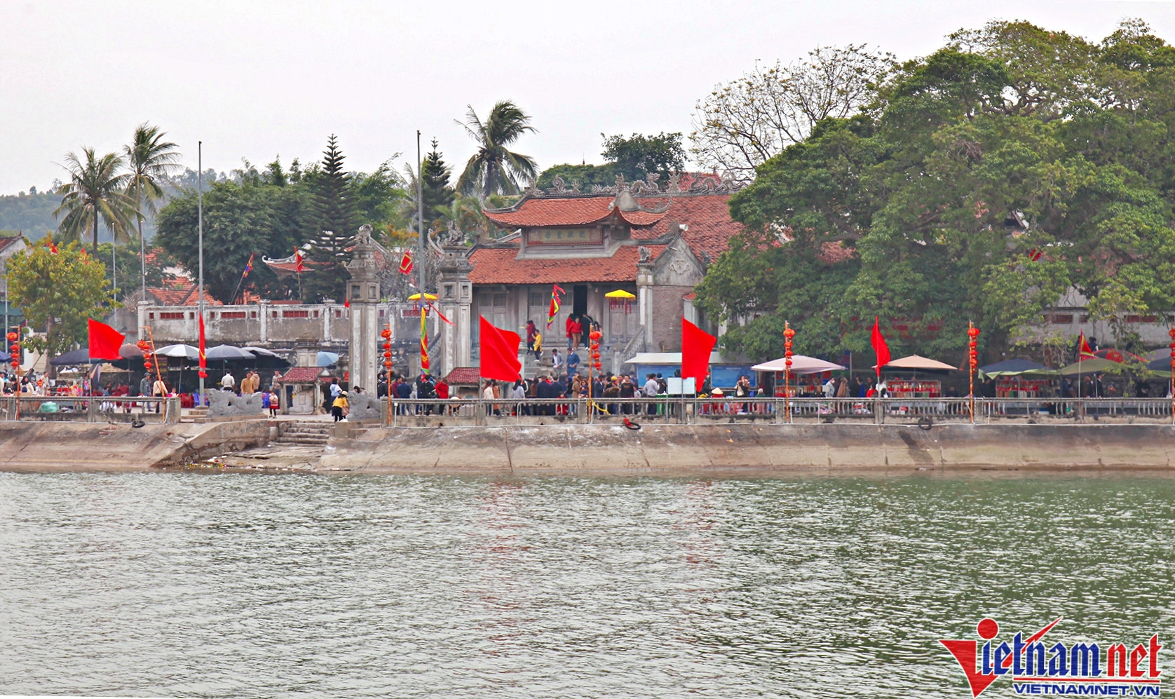 đền cờn.jpg