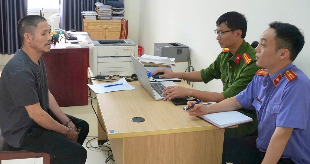 Dùng búa đánh vào đầu Đại úy CSGT vì không được bỏ qua lỗi vi phạm