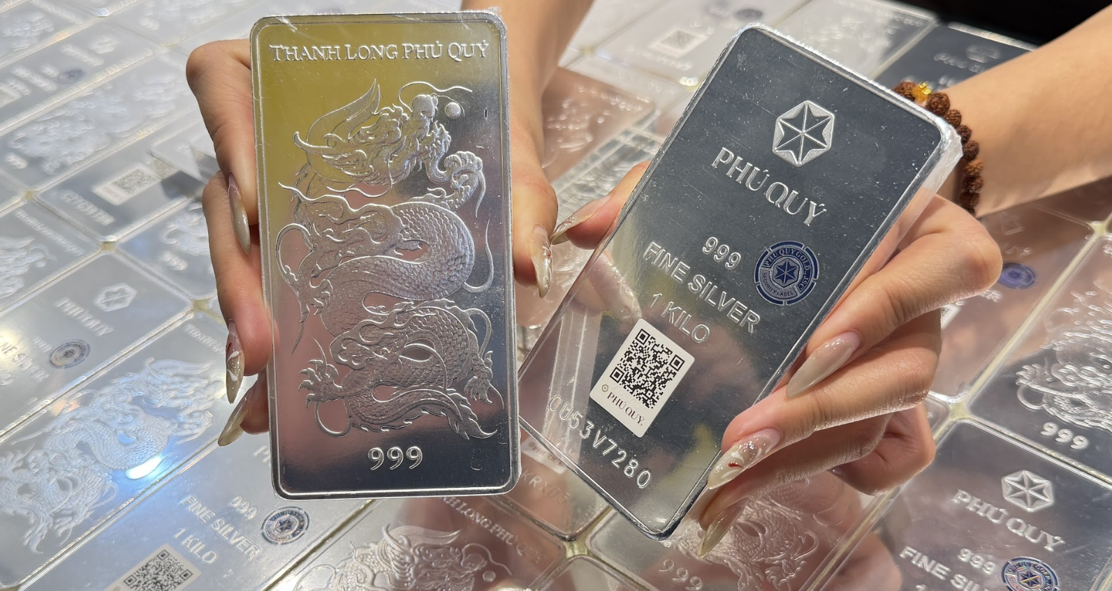 Giá bạc hôm nay 27/3/2026 giảm mạnh, rơi về sát ngưỡng 70 triệu đồng/kg