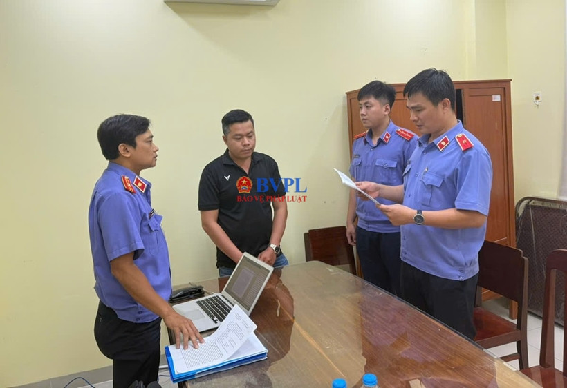 khoi to vu nu sinh vinh long.jpg