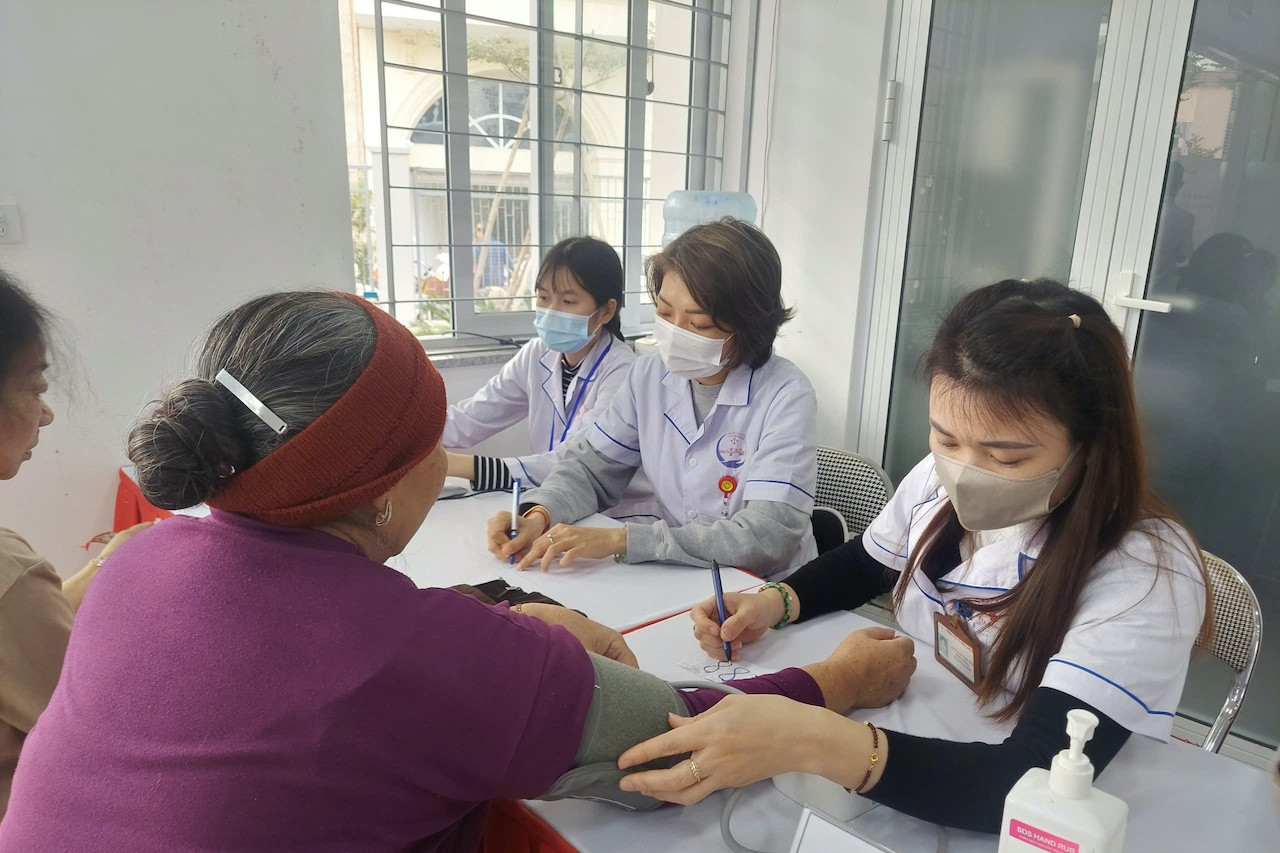 Lo ngại mỗi người già mắc từ 4-5 bệnh lý, thời gian sống với bệnh tật kéo dài