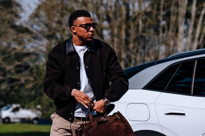 Mbappe cập nhật nóng, lên tiếng vụ bác sĩ Real Madrid khám nhầm chân