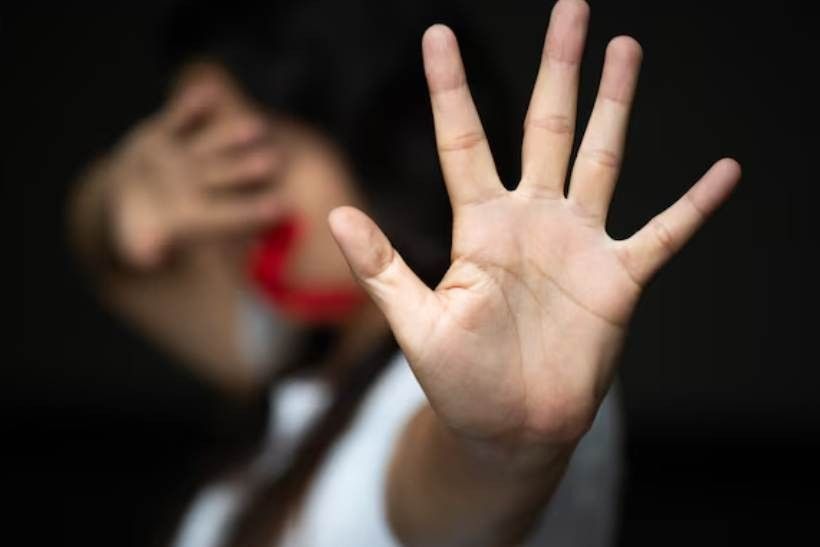 Người mẹ kể cú sốc đầu đời của con gái 16 tuổi khi tham gia nhóm kín trên mạng