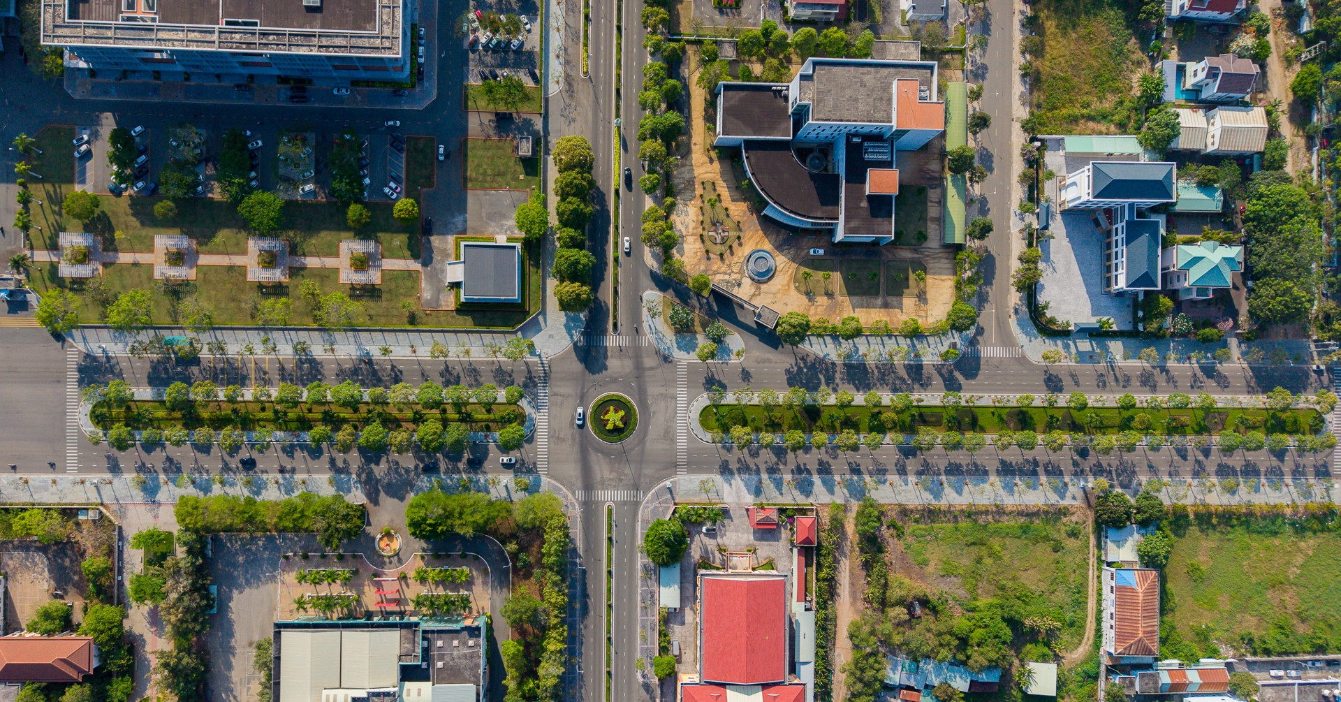 Bị buộc trả hơn 1,3 tỷ đồng, vợ chồng ở TPHCM chuyển nhượng nhà để xù nợ