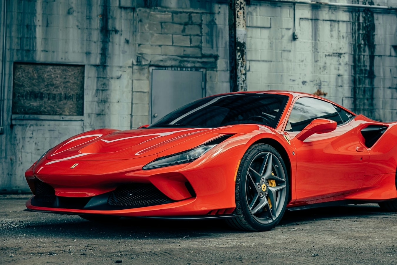 Triệt phá đường dây trộm siêu xe tại các bãi đỗ của sân bay