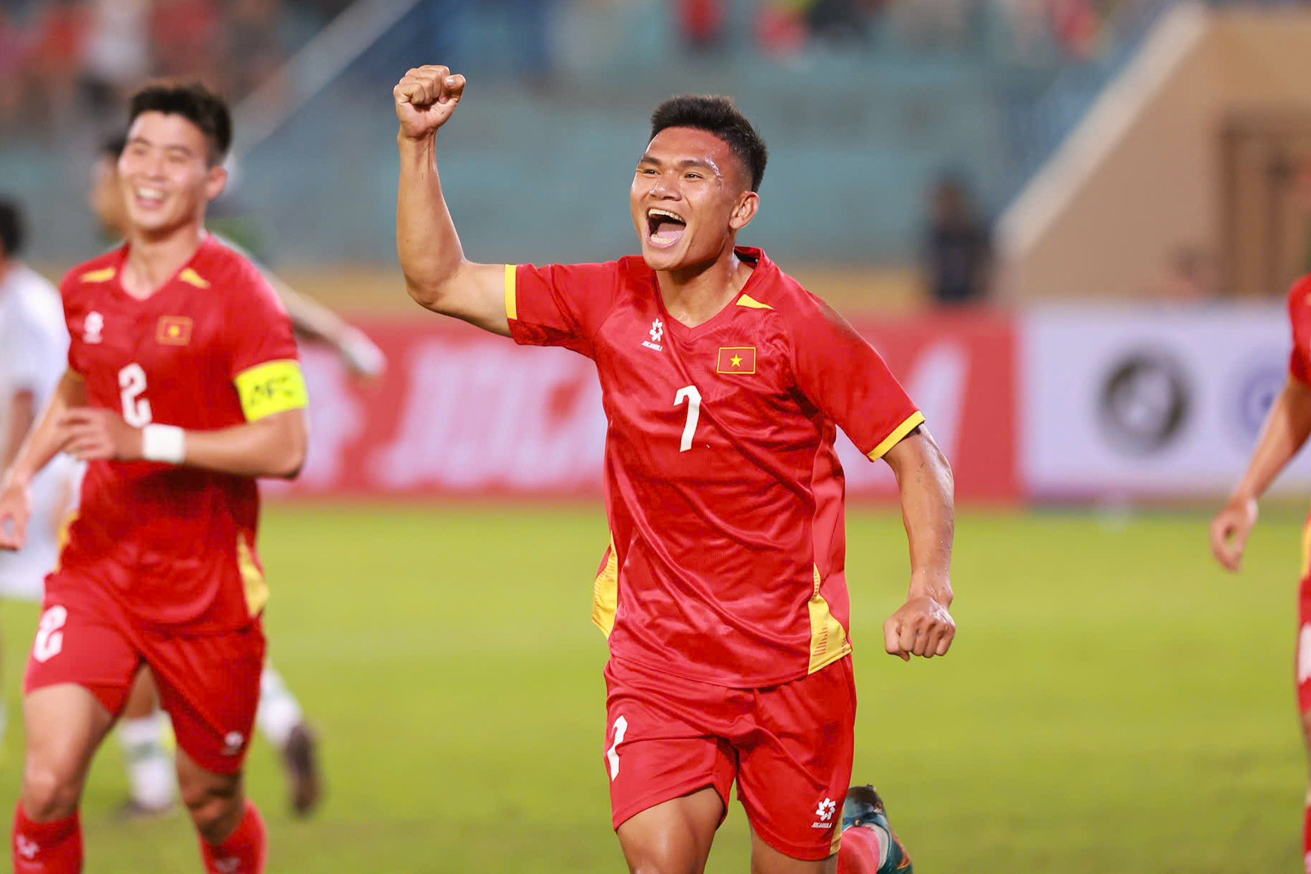 Trực tiếp bóng đá Việt Nam 3-0 Bangladesh: Hai Long tỏa sáng