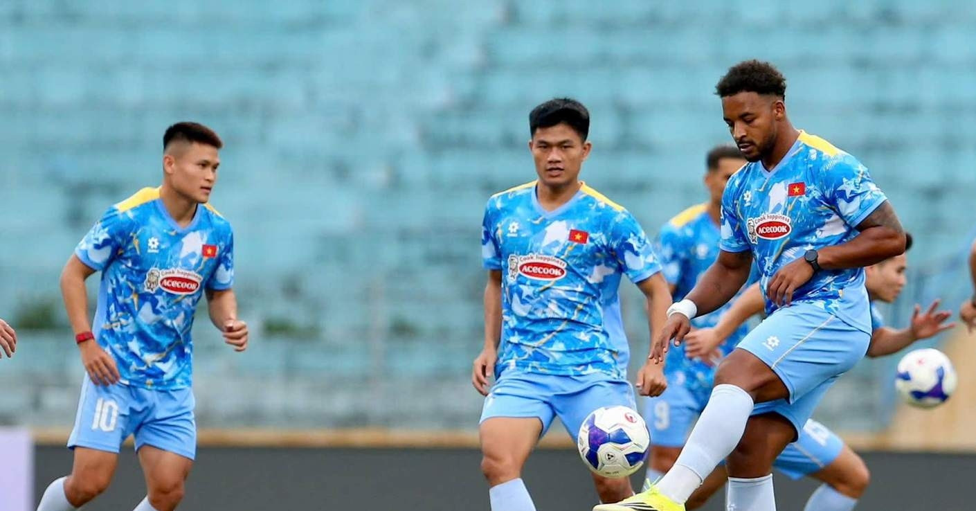 Trực tiếp bóng đá Việt Nam 1-0 Bangladesh: Đội bạn phản lưới