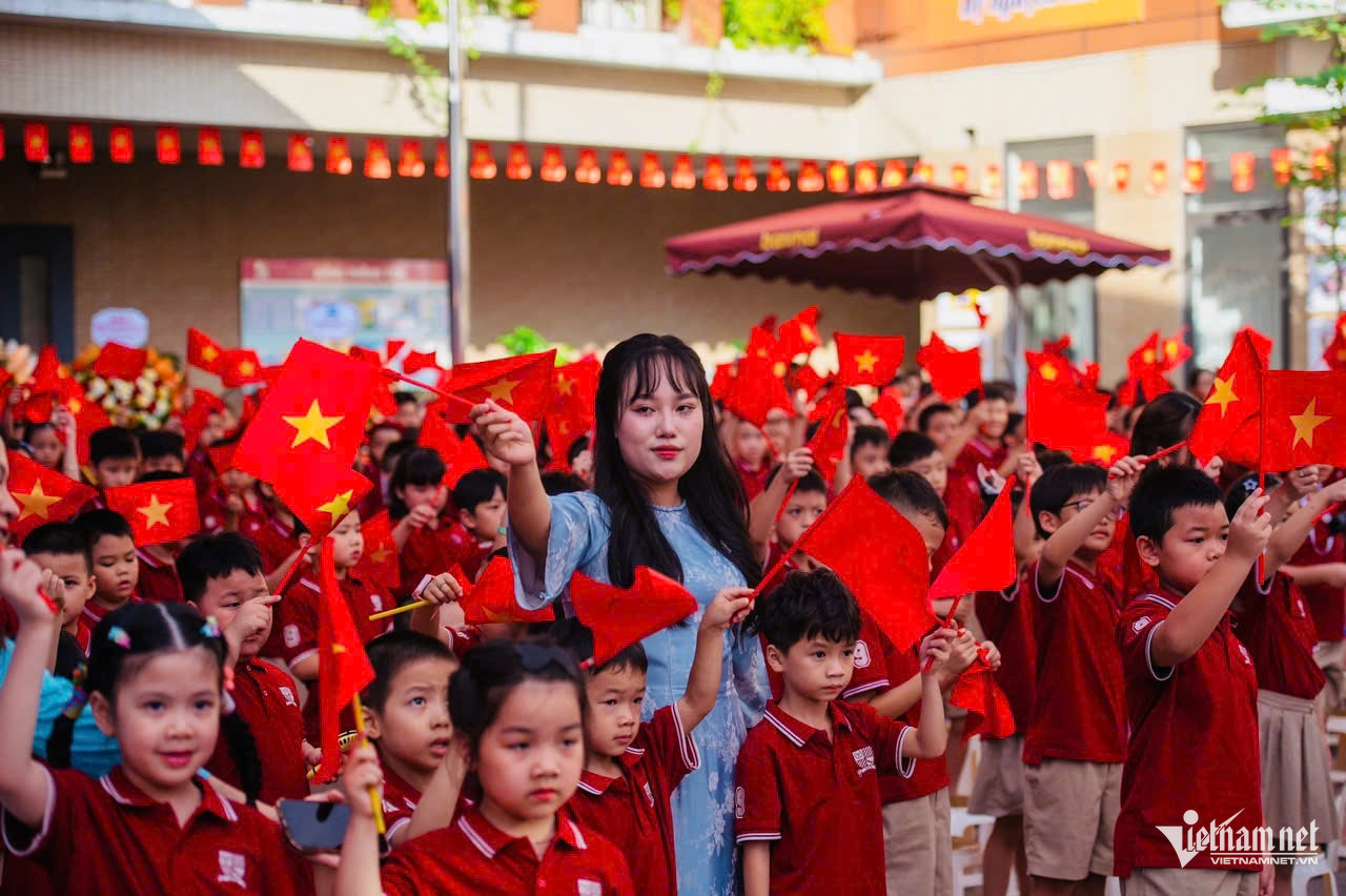 w anh bia khai giang 626.jpg