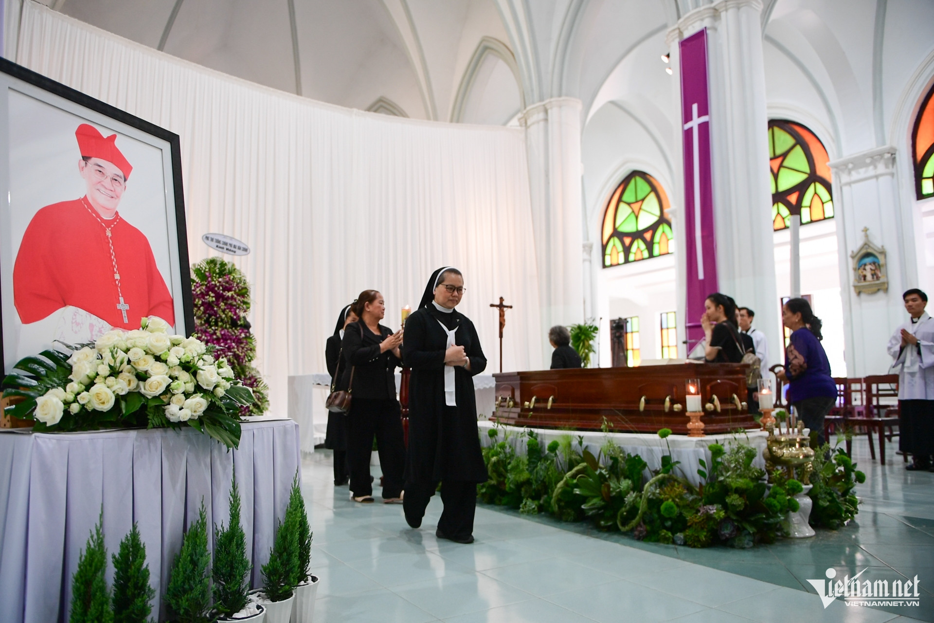 W-đức hồng y 24.jpg