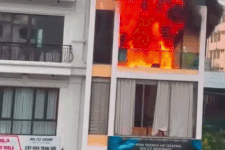 Bản tin trưa 27/3: Cháy dữ dội tại căn nhà 4 tầng, khói đen đặc bốc ngùn ngụt